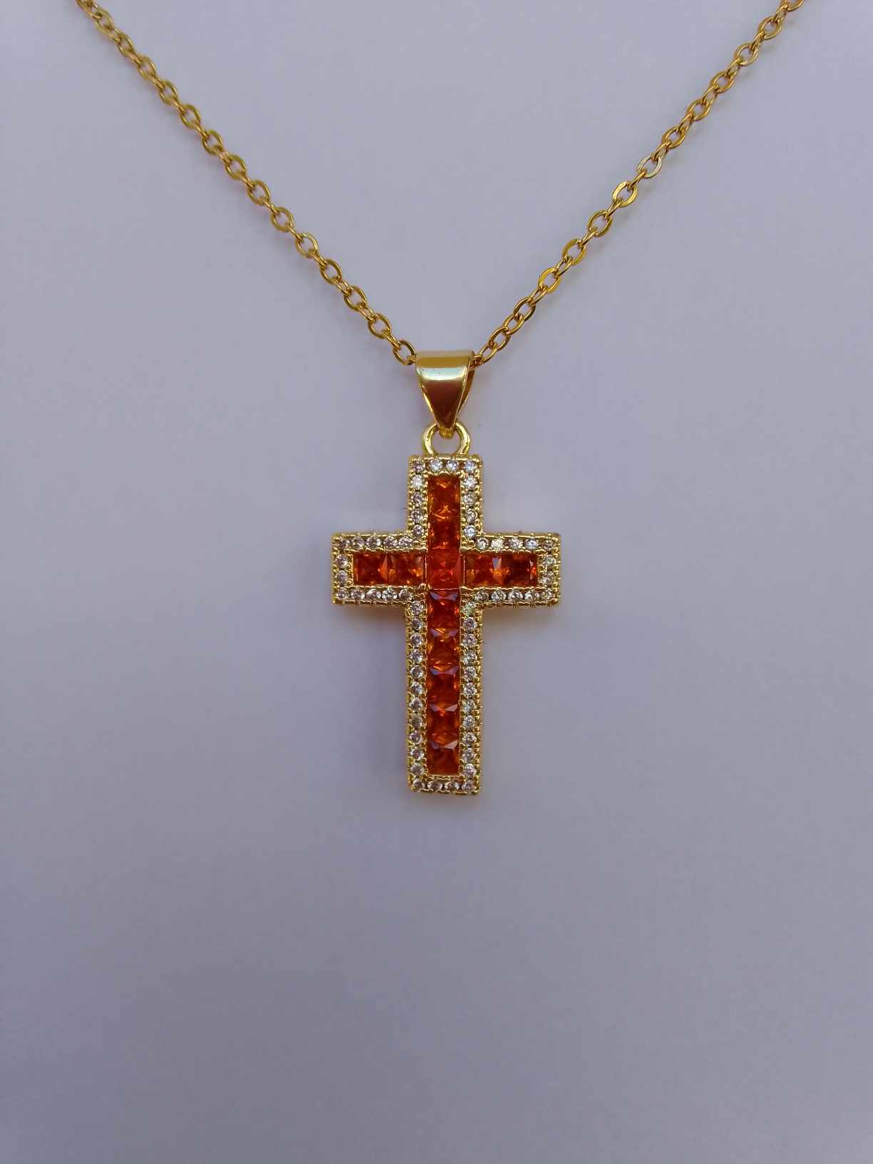 Pendentif Croix Écarlate (Avec Chaîne)